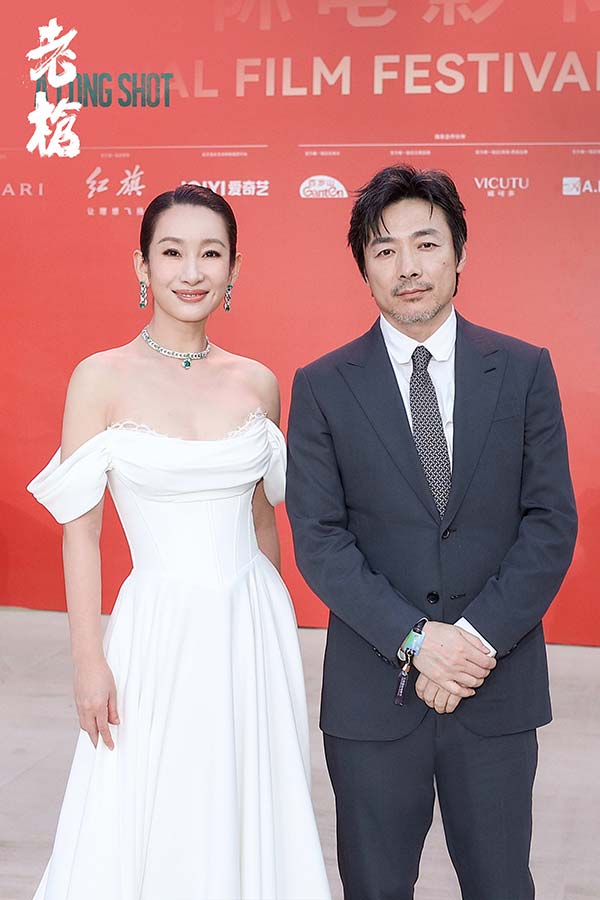 电影《老枪》中国首映口碑获赞 祖峰秦海璐周政杰亮相北影节红毯(图1) 电影《老枪》中国首映口碑获赞 祖峰秦海璐周政杰亮相北影节红毯(图1)