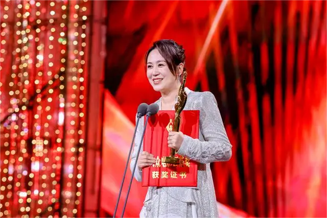 第37届大众电影百花奖颁奖典礼 张艺谋首次获百花奖最佳导演
