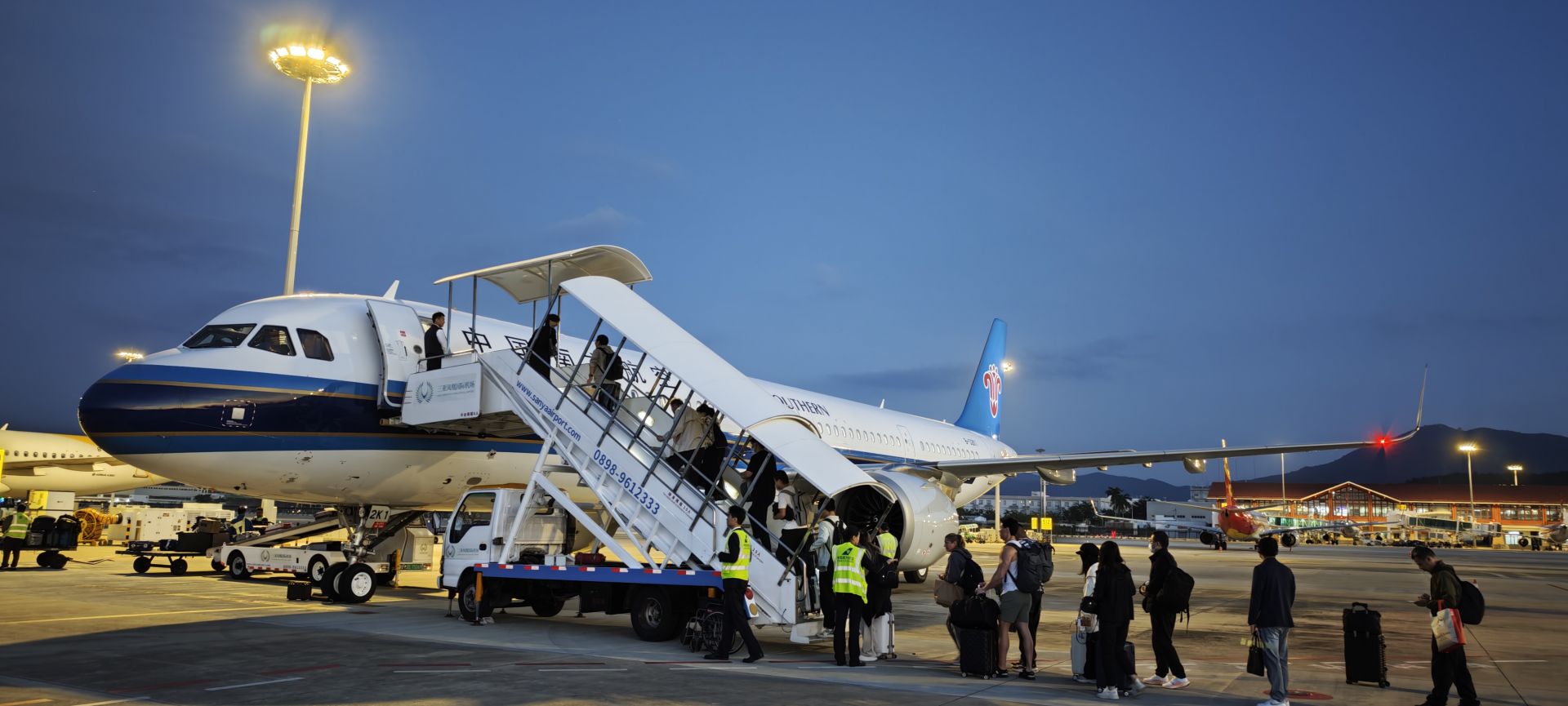 南航又一架全新空客A321neo客机落户海南