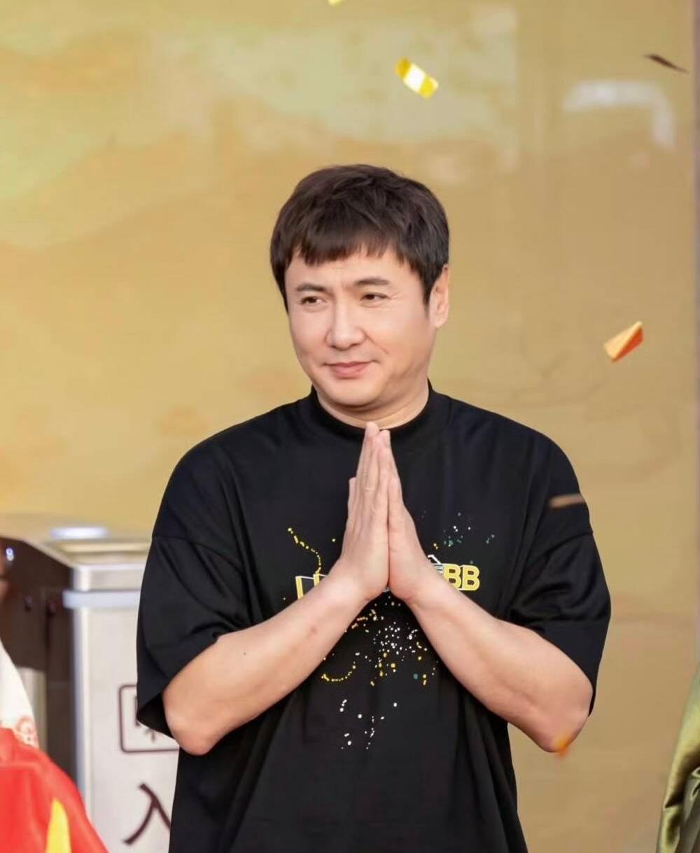 沈腾亮相海南岛国际电影节嘉年华启动仪式