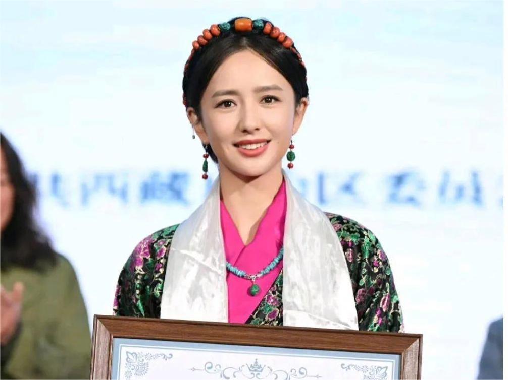 佟丽娅新身份正式官宣：西藏冰川保护宣传使者！