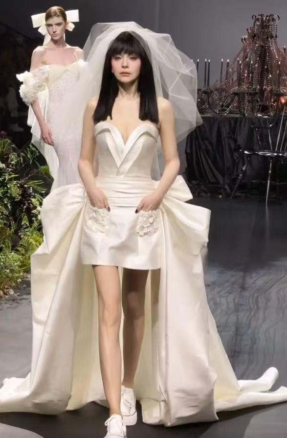 54岁王琳穿婚纱走秀引热议 网友直呼认不出是“雪姨” 本人回应