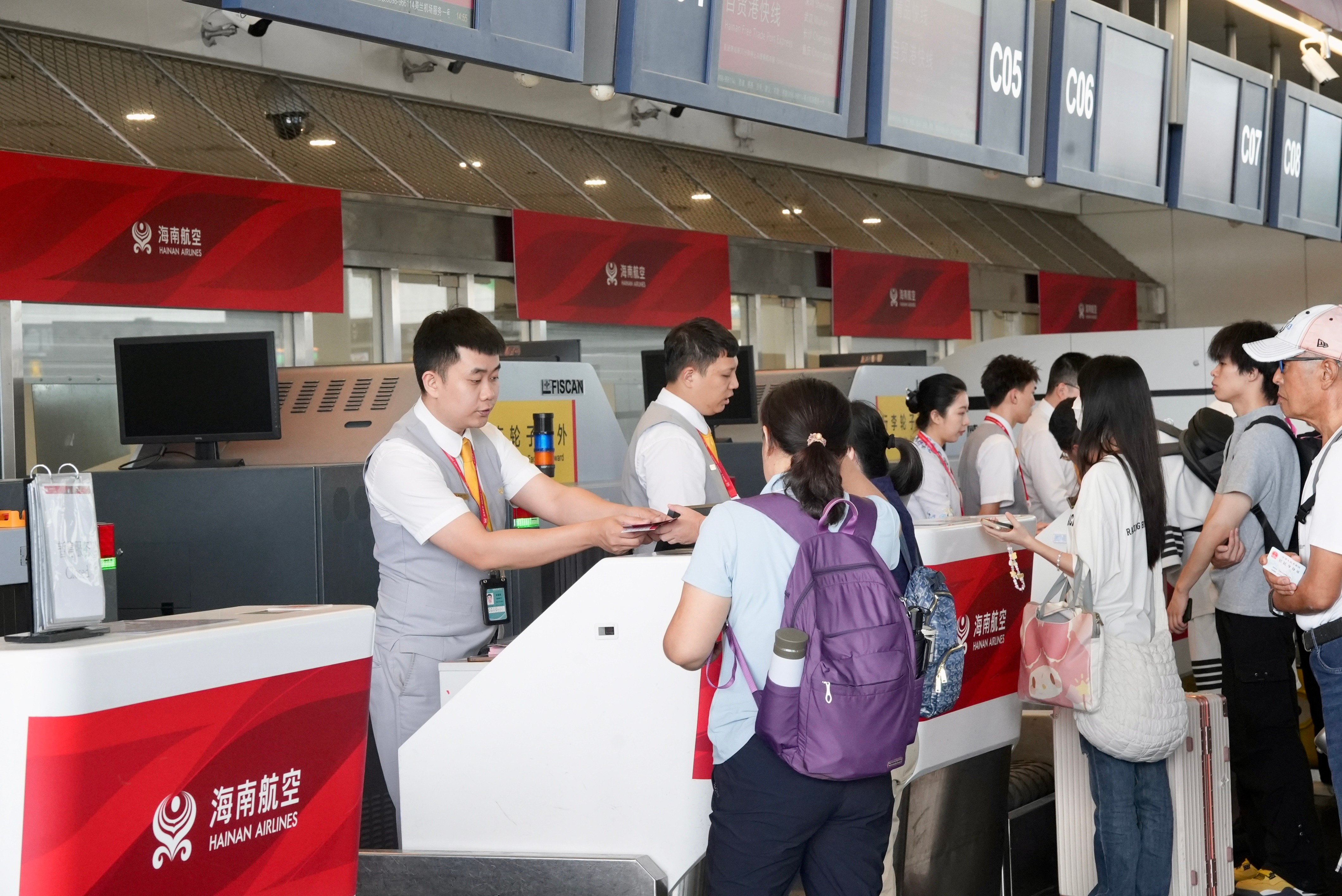 海南航空暑运预计运送旅客近906万人次，多措并举守护旅客平安、顺畅出行