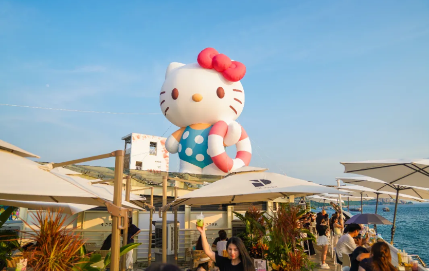 超萌预警！大号Hello Kitty登陆
