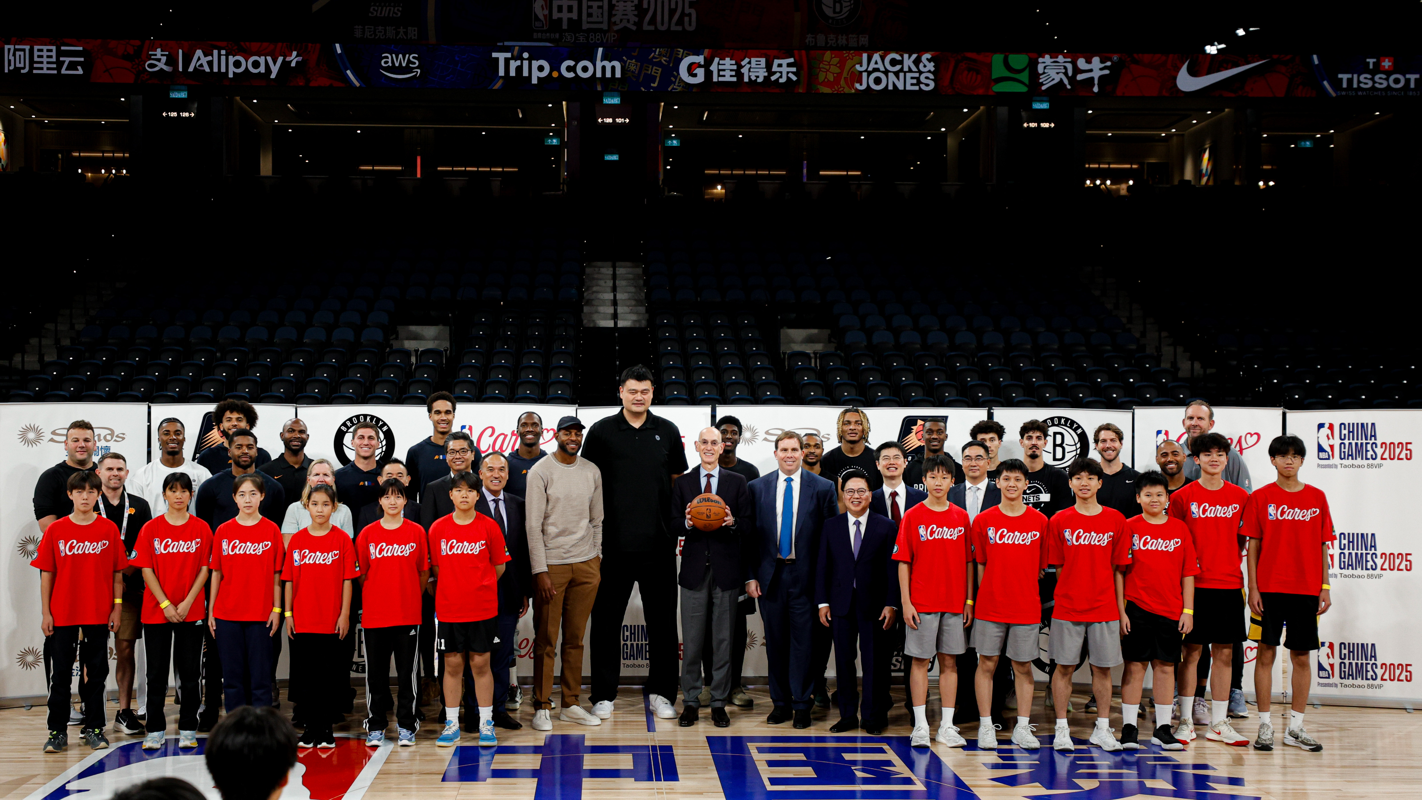 姚明携众星现场教学 NBA关怀行动篮球公
