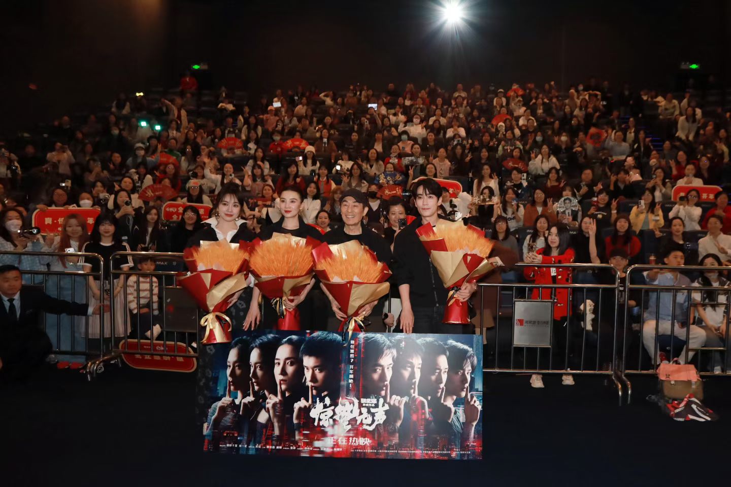 电影主创来深路演，导演张艺谋回应——《惊蛰无声》“含深量”百分百