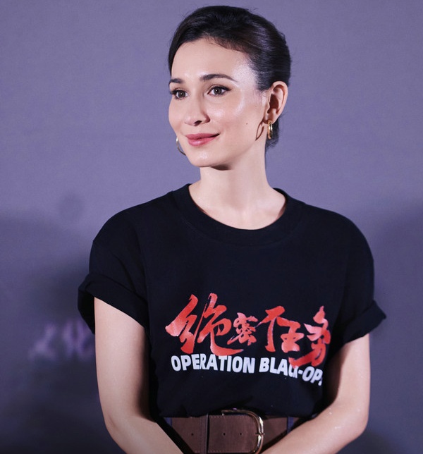 《绝密任务》首映礼战姐团征服全场 卢靖姗于文文蒋璐霞屈菁菁致敬守护